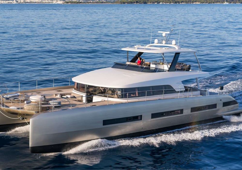 Siete Mares Crewed Power Yacht Charter