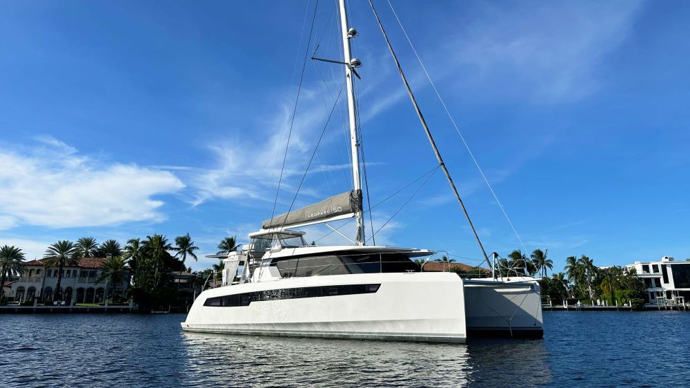 Sommer Crewed Catamaran Charter