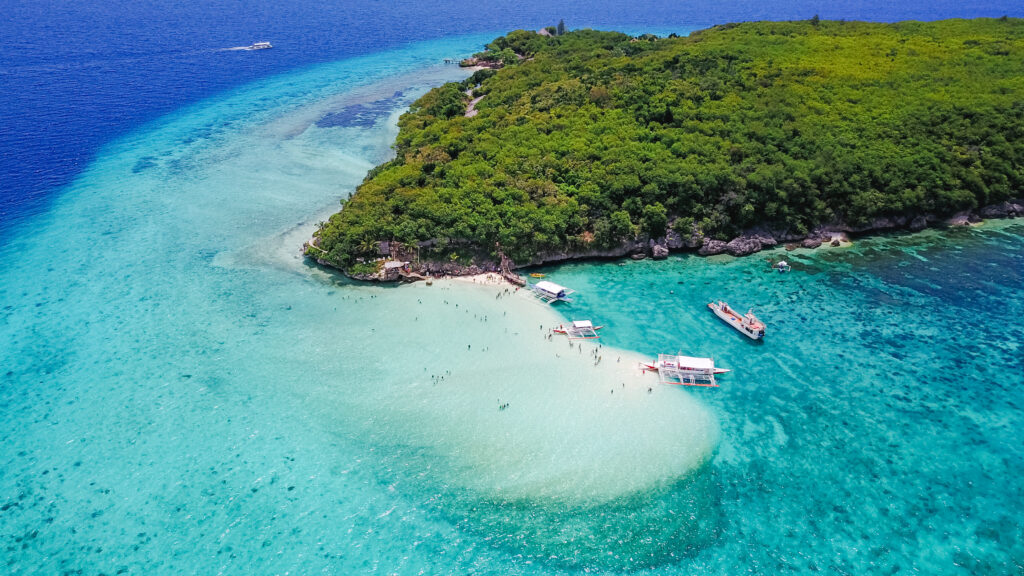 Why Travelers Use a Yacht Charter Broker