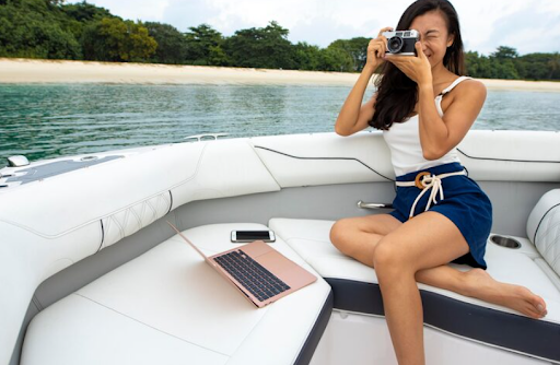 Why Travelers Work With a Yacht Charter Broker